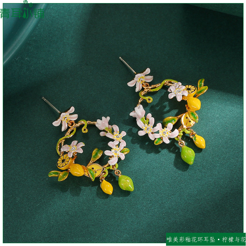珐琅彩釉白色花朵柠檬花环耳坠