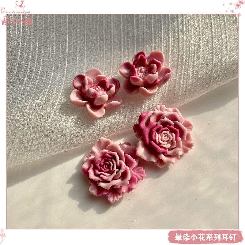 奶油风雾面磨砂渐变红花朵耳钉