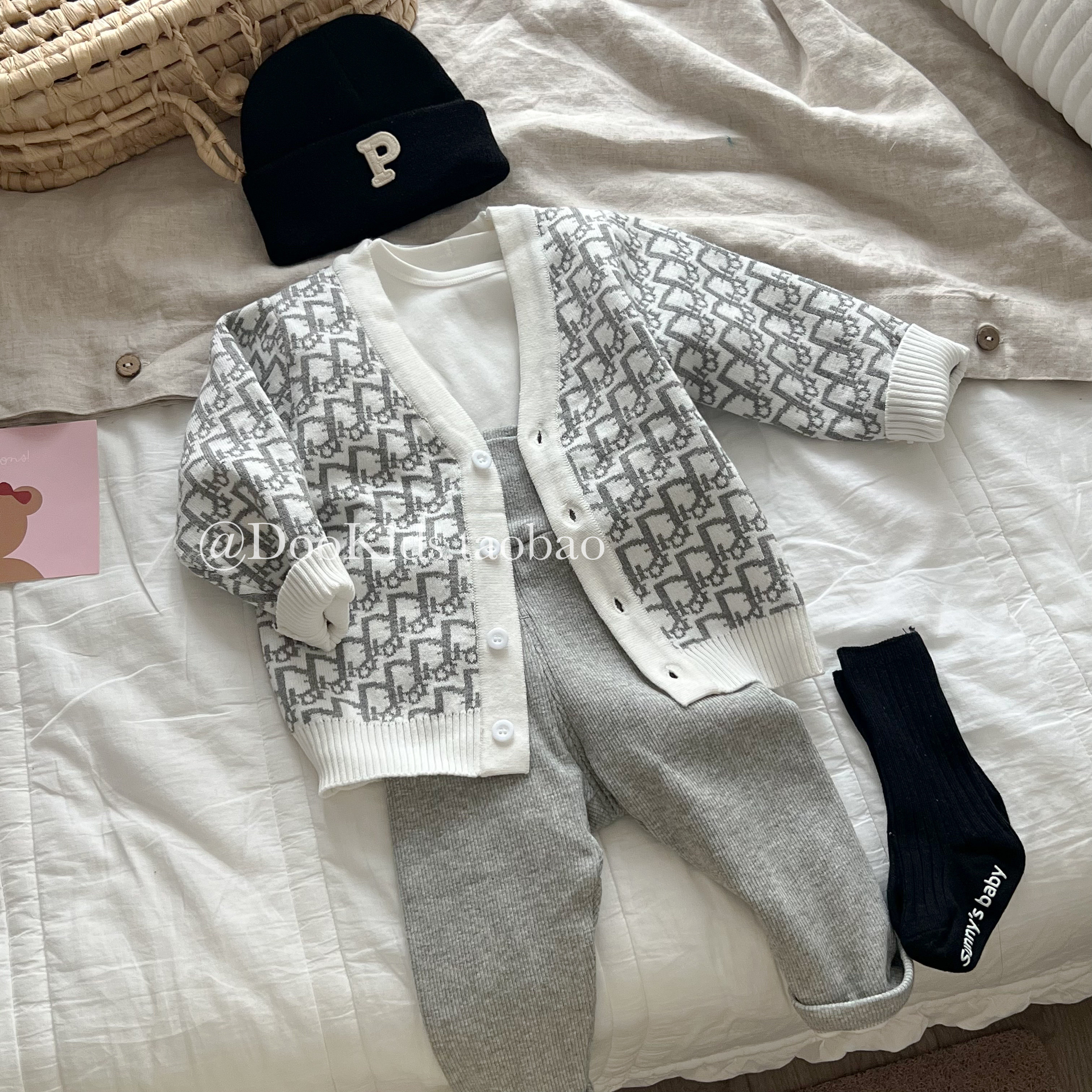 ins婴儿秋季款V领字母毛衣针织开衫男女宝宝儿童休闲洋气外出外套,童装/婴儿装/亲子装,连身衣/爬服/哈衣,淘宝优惠券,粉丝福利购,淘宝优惠卷
