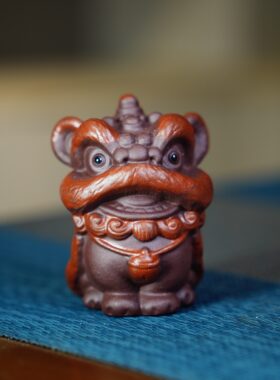 宜兴紫砂茶宠醒狮精品摆件招财