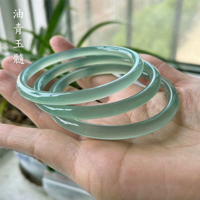 油青绿翡翠色细圆条美人镯玉髓