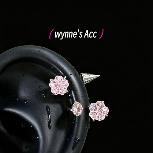 WYNNE’S钛合金柔雾粉樱花耳钉