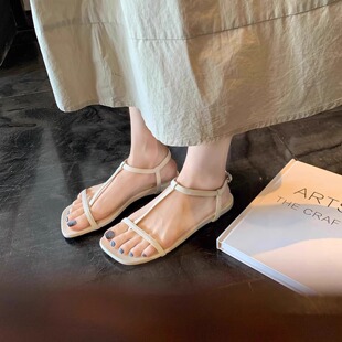 法式绝美凉鞋女夏季2026新款夹脚趾方头露趾一字带平底鞋外穿沙滩