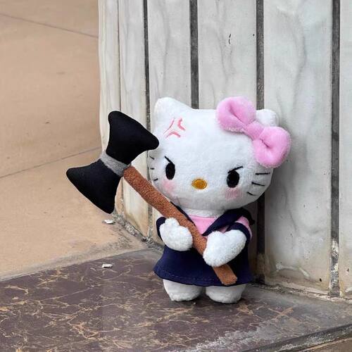 暴躁HelloKitty斧头可爱ins毛绒公仔挂件背包礼物hellokitty挂件