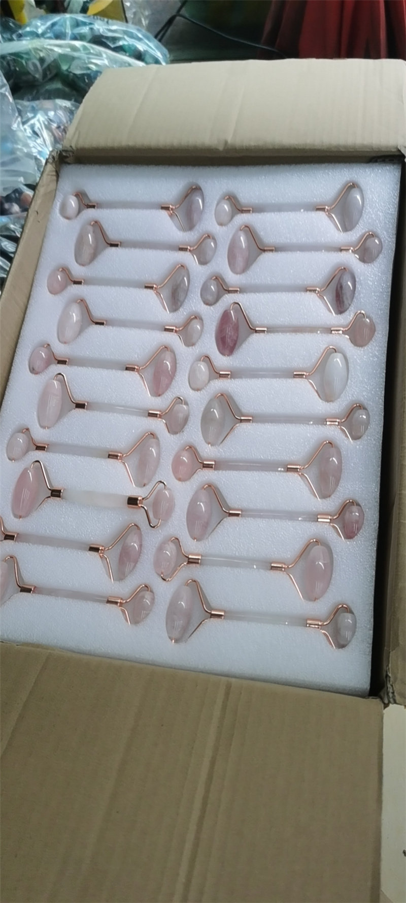 粉水晶蛋白水晶东陵玉黑色刮痧板裸石面部按摩滚轮刮痧片舒筋活络