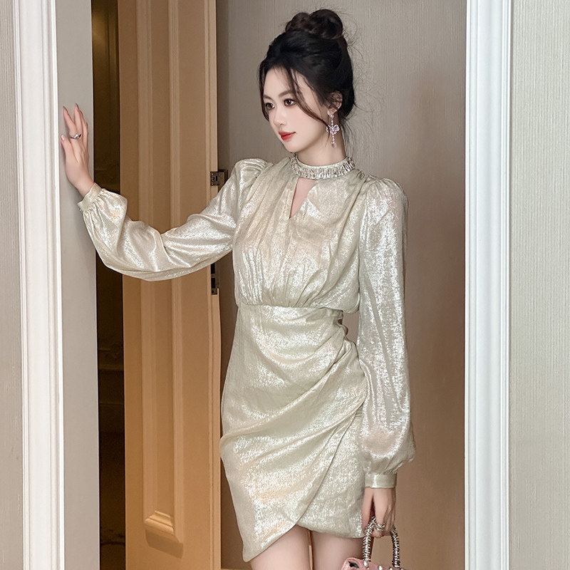 高腰V领泡泡袖包臀短款裙子