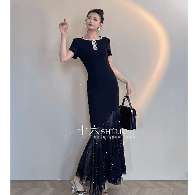 韩系气质小众时尚赫本风黑色连衣裙女优雅气质高级感修身包臀裙子