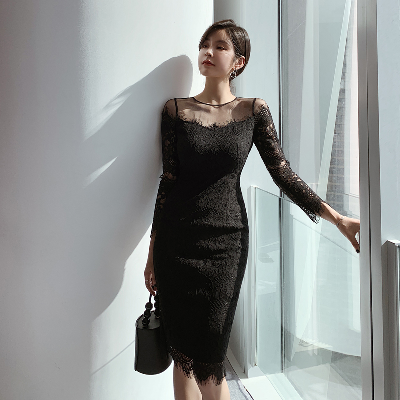 蕾丝修身显瘦包臀连衣裙2023秋季新款女长袖打底性感赫本风小黑裙
