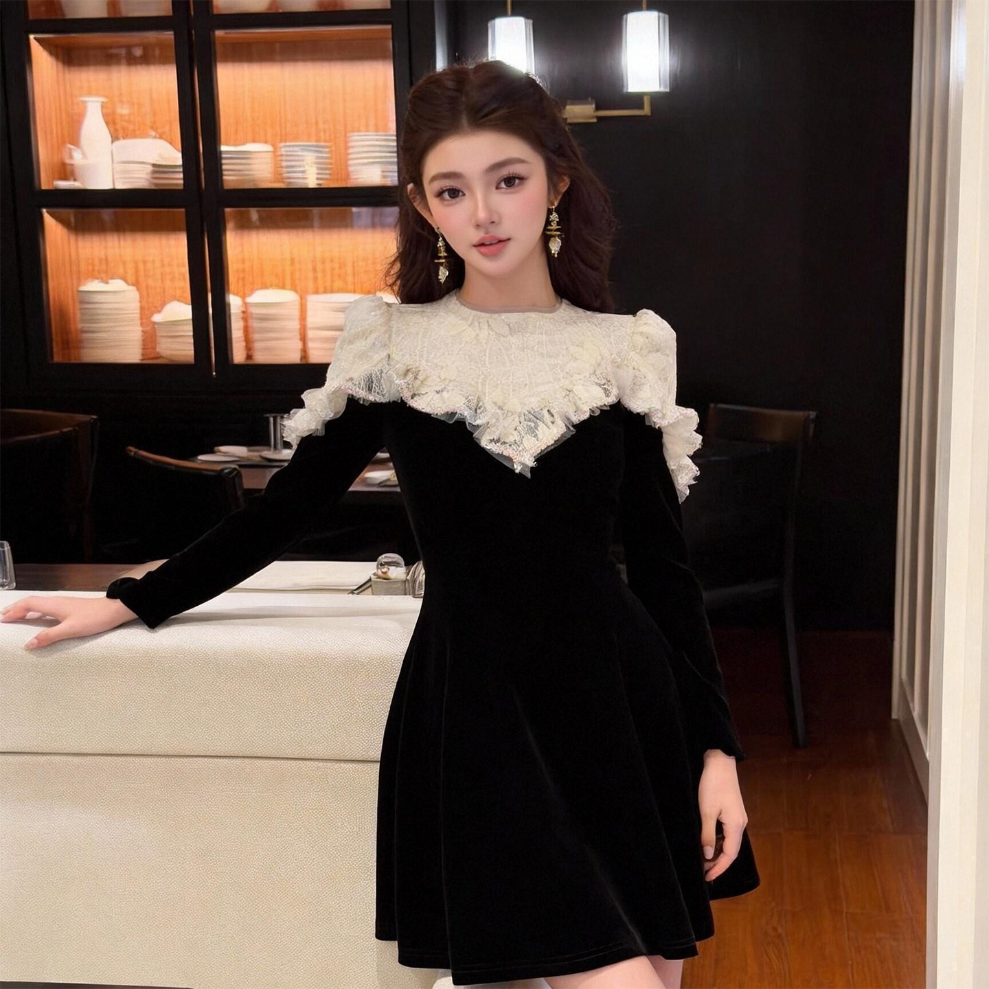 秋冬御姐轻熟绝美高级感气质a字短裙轻奢优雅显瘦黑色长袖连衣裙