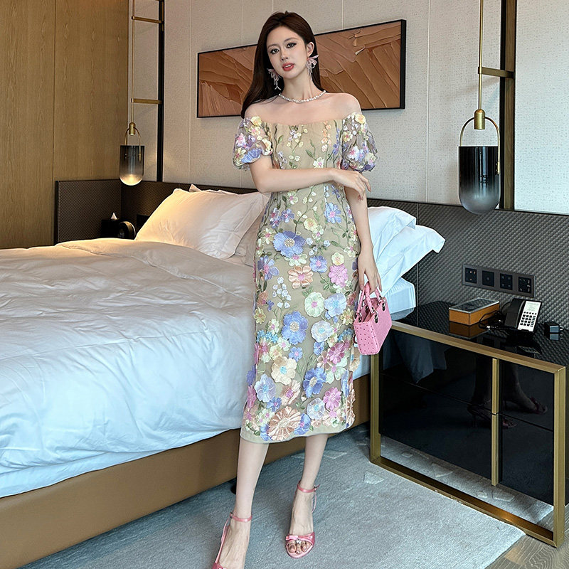 田园风蕾丝灯笼袖碎花连衣裙女夏季过膝中长款刺绣设计优雅包臀裙