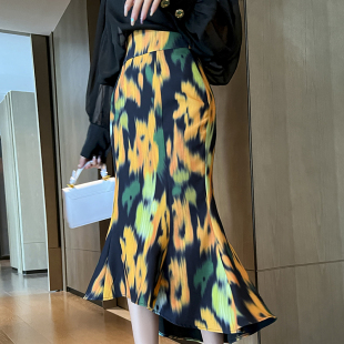日单碎花中长款高腰半身裙2026秋季新款长裙女包臀法式半身鱼尾裙