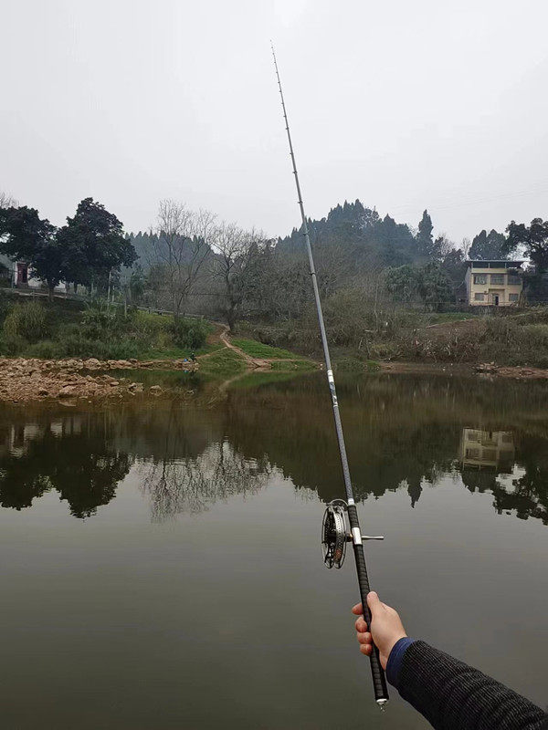 2024 신제품 터닝 스트림 낚싯대 3.9 미터 짧은 탄소 낚싯대 초경량 단단하고 느낌이 좋습니다