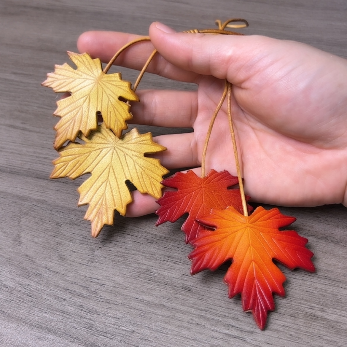 头层牛皮枫叶挂件创意车载挂件秋冬氛围感皮革包包挂件高颜值枫叶