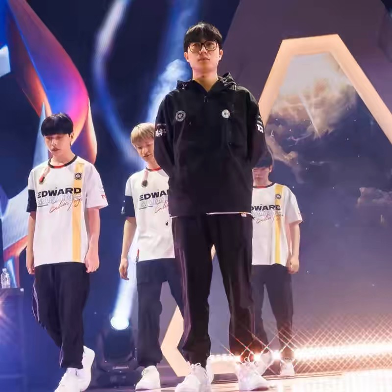 EDG无畏契约2024瓦罗兰特战队服