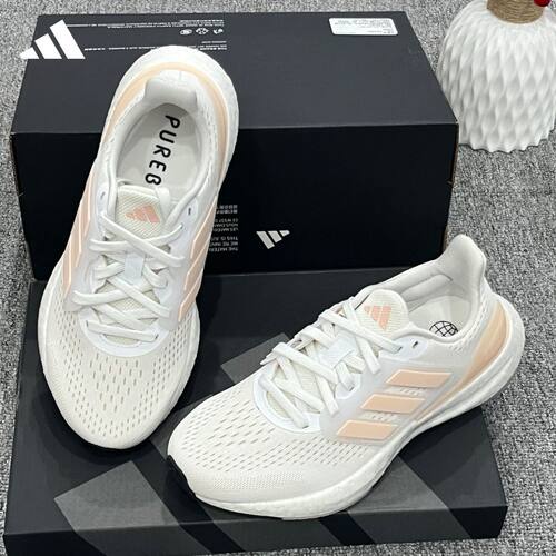 阿迪达斯Pureboost 23时尚舒适耐磨低帮休闲跑步鞋女款白色IF2392