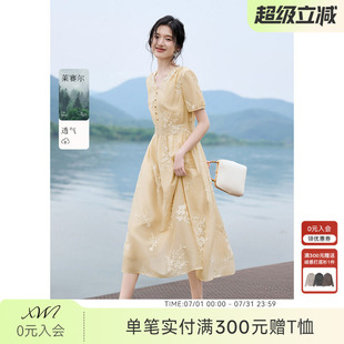 XWI欣未莱赛尔链条绣花连衣裙女夏季薄款V领收腰显瘦海边丁达尔裙
