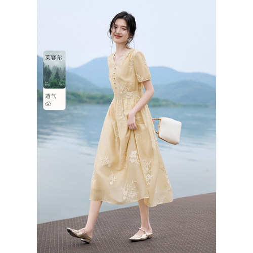 XWI欣未莱赛尔链条绣花连衣裙女夏季薄款V领收腰显瘦海边丁达尔裙