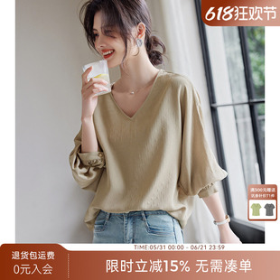 XWI/欣未暗纹提花V领衬衫女式夏季新款优雅气质高级感蝙蝠袖上衣