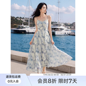 XWI欣未蓝色印花吊带连衣裙女士2026夏季新款荷叶花边设计感长裙