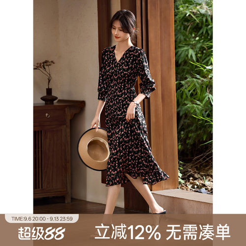 XWI欣未海边度假风碎花连衣裙