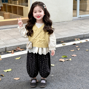 女童毛衣马甲套装春季2026新款洋气儿童娃娃衫春装碎花裤子三件套