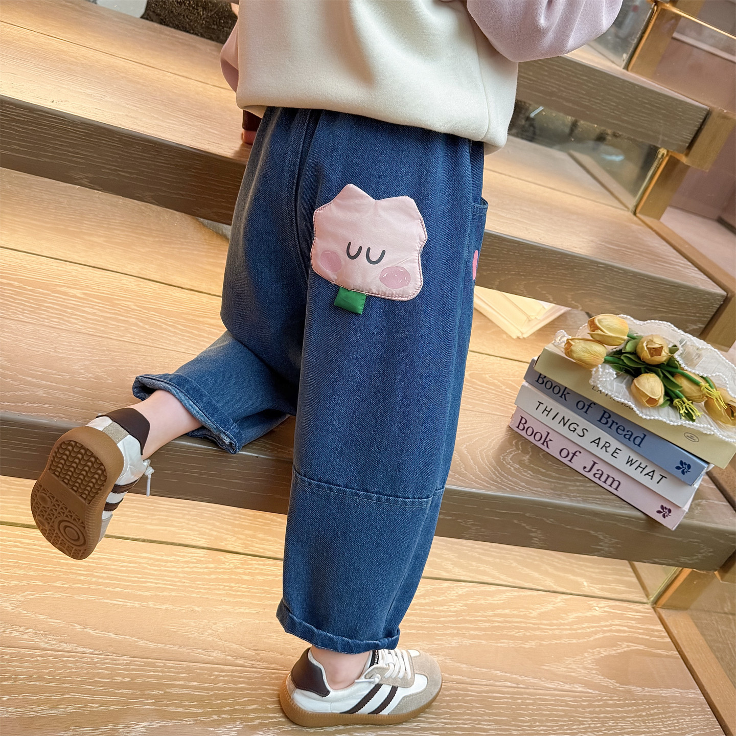 女童小花朵贴布牛仔裤春秋韩版宽松直筒长裤洋气百搭休闲裤