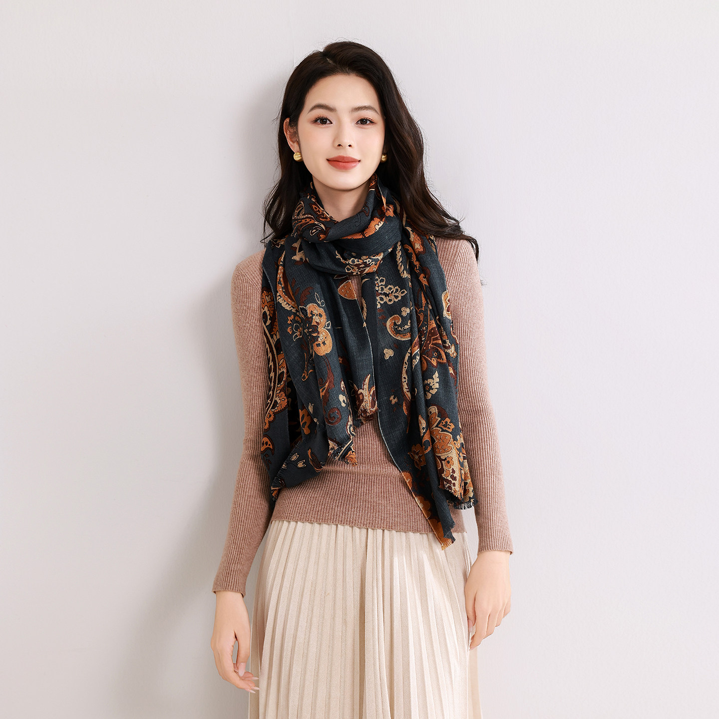 复古优雅薄款灰蓝色印花秋冬女羊毛羊绒围巾披肩女百搭保暖