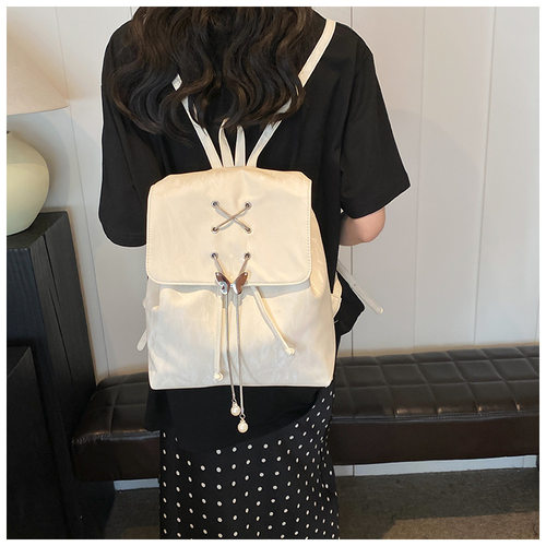 今年通勤包流行旅行书包水桶包女大容量双肩旅游背包休闲时尚韩版