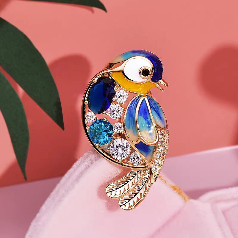 精致蓝宝小鸟胸针女时尚奢华气质胸花轻奢设计感小众别针西装配饰