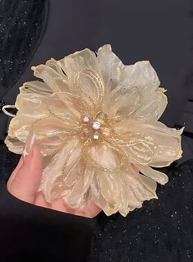 奢华气质绢纱花朵胸针