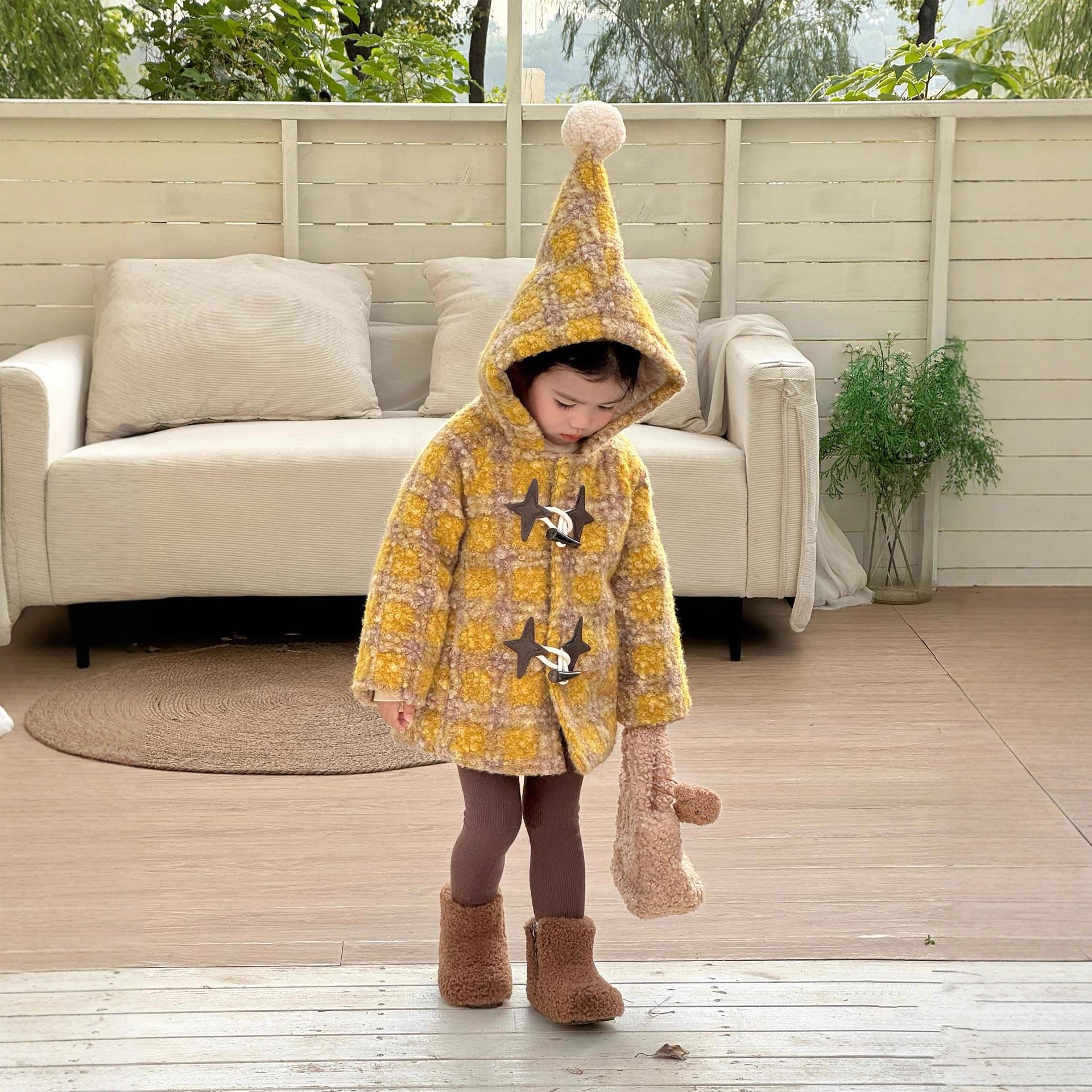 女童冬装黄格羊羔绒毛球精灵帽绗缝棉衣外套五角星羊角扣保暖大衣