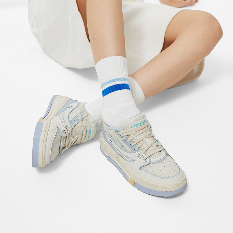 李宁女子运动潮流系列时尚百搭运动户外休闲鞋板鞋AGCU054-B品