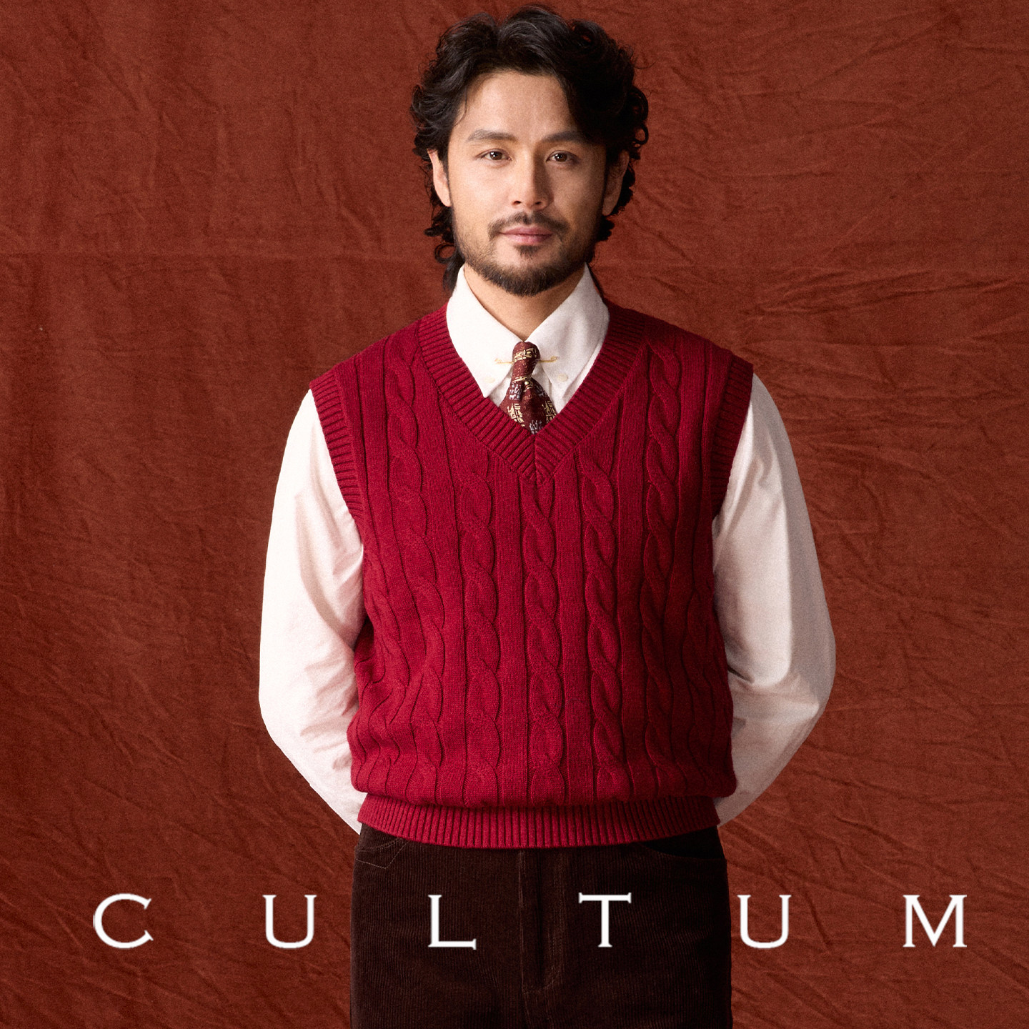 V领绞花新年马年红色针织背心