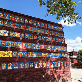 西藏拉萨 彩绘玛尼石板佛像菩萨玛尼堆安置 手工绘画传统玛尼石