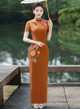 2025新款修身改良高端开叉绣花长款走秀旗袍裙表演出服女迷花恋柳