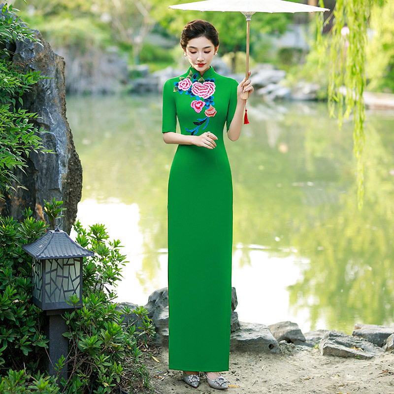 气质走秀旗袍2025新款绿色印花复古高端舞台走秀演出服高级感长裙