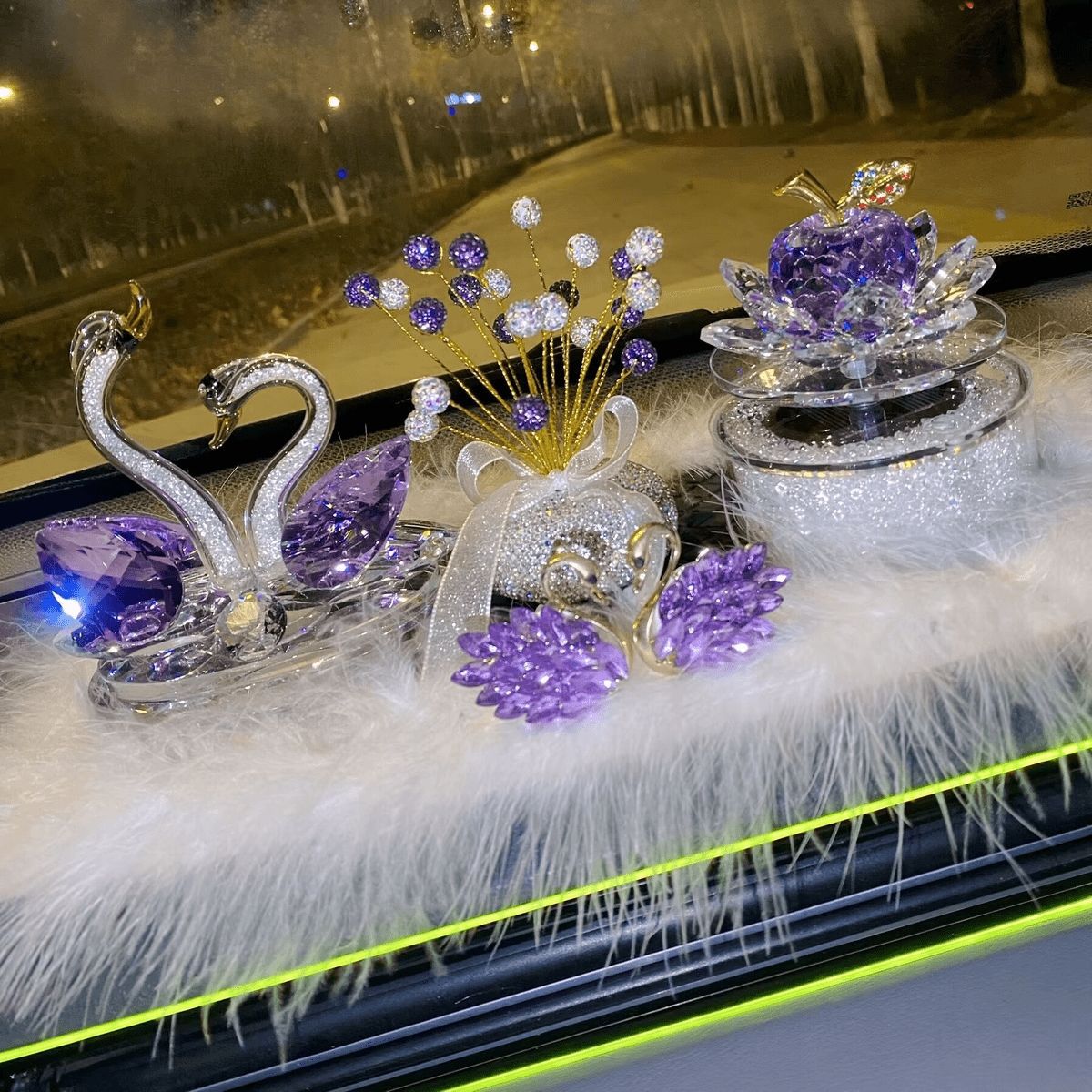 太阳能旋转苹果莲花水晶天鹅车内装饰用品大全车用香水车载摆件女