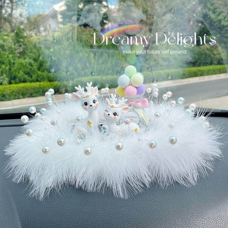 车载摆件一路平安鹿款高档女神款车内中控台装饰用品汽车香水