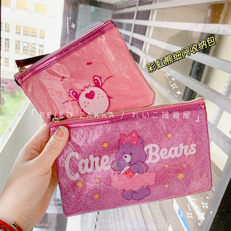 现货 日本care bears彩虹熊细闪pvc质感拉链笔袋美妆杂物收纳包 - 实物图