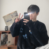 黑色