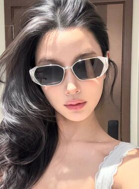 1085未来感潮流板材太阳镜小冰块