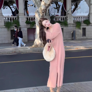 法式 慵懒风气质水貂绒长裙子 温柔粉色毛衣连衣裙女秋冬季 2025新款