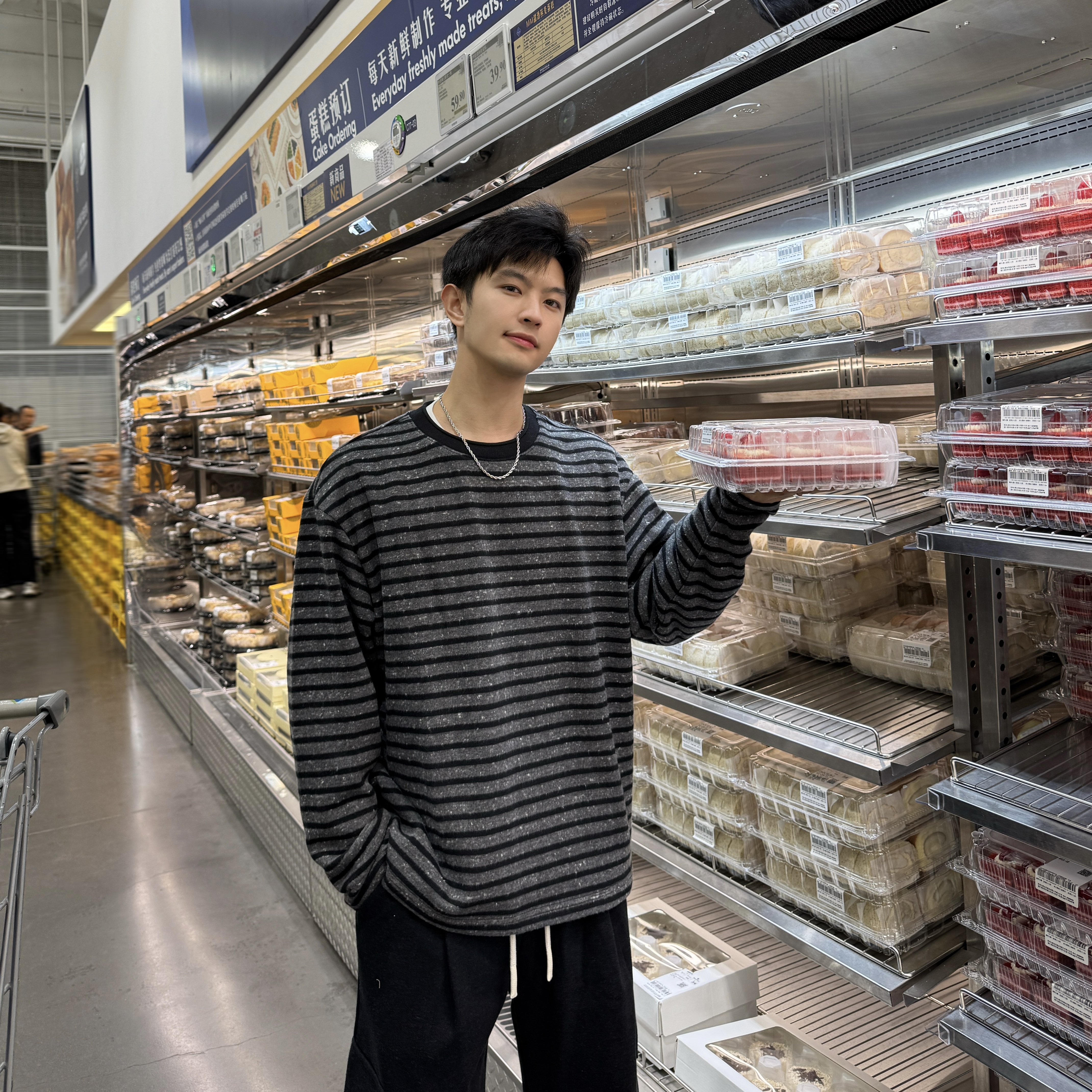 休闲慵懒风深灰色加厚T恤