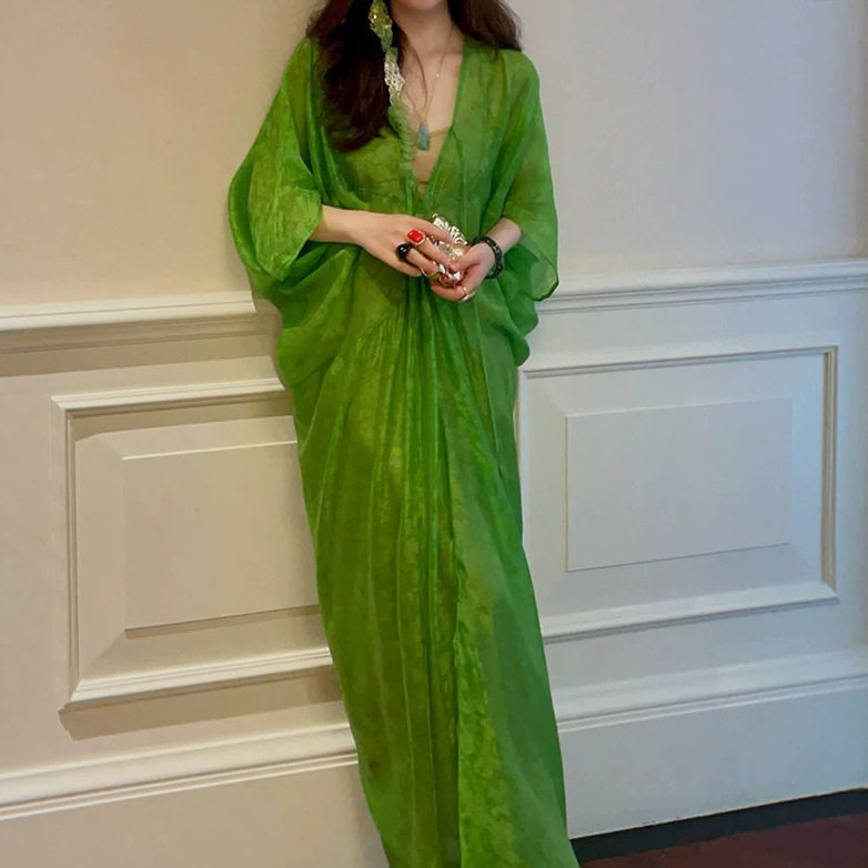 慵懒风绿色V领蝙蝠袖夏季连衣裙女新款海边度假轻薄透视网纱长裙