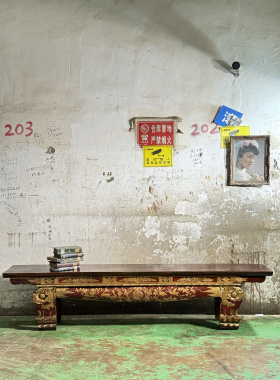 老雕刻长凳等候区凳子古旧老物件摆设复古怀旧道具装饰