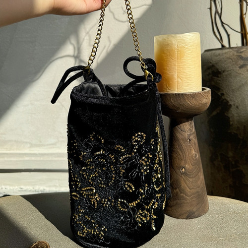 水桶包重工刺绣复古手提包女2025秋季新款时尚百搭斜挎包丝绒包包