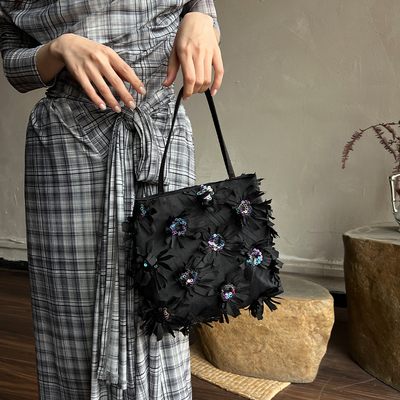 新中式黑色刺绣立体花手提女包