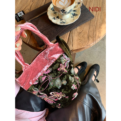 春季新中式刺绣丝绒水桶包