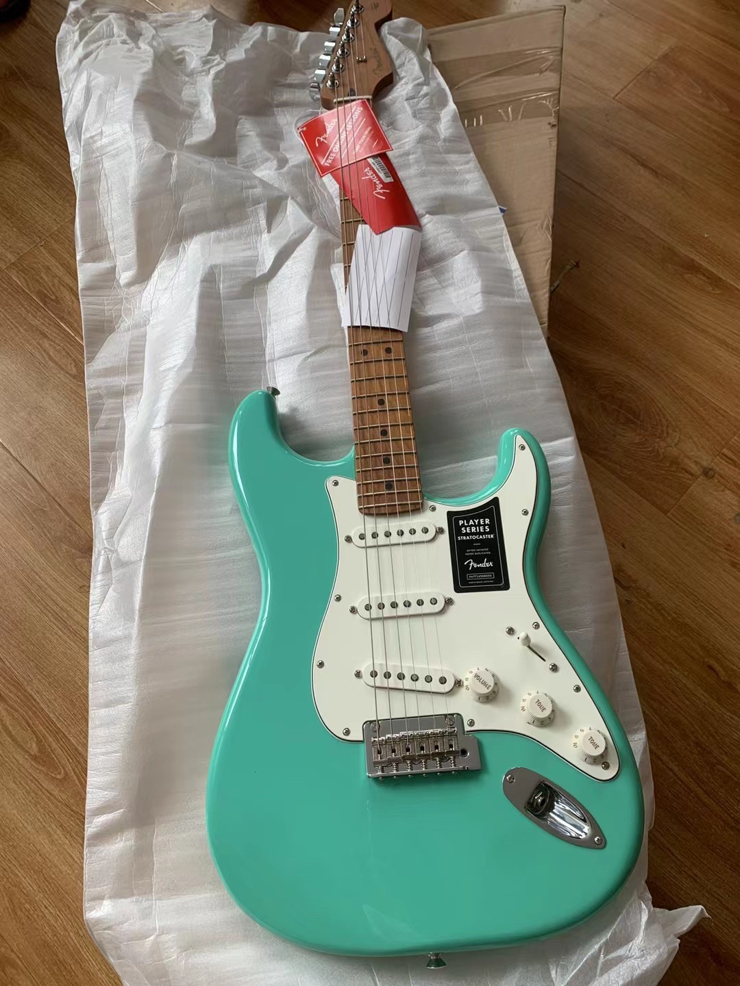 Fender芬达玩家 限量款FSR海沫绿ST 0144502573 烤枫木琴颈电吉他