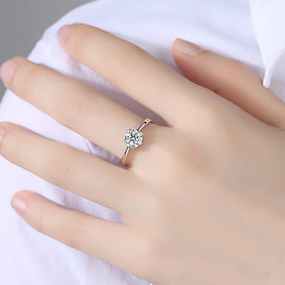 「尖货潮品」几何形女士求婚订婚镶钻戒显瘦小众设计六爪戒指环女
